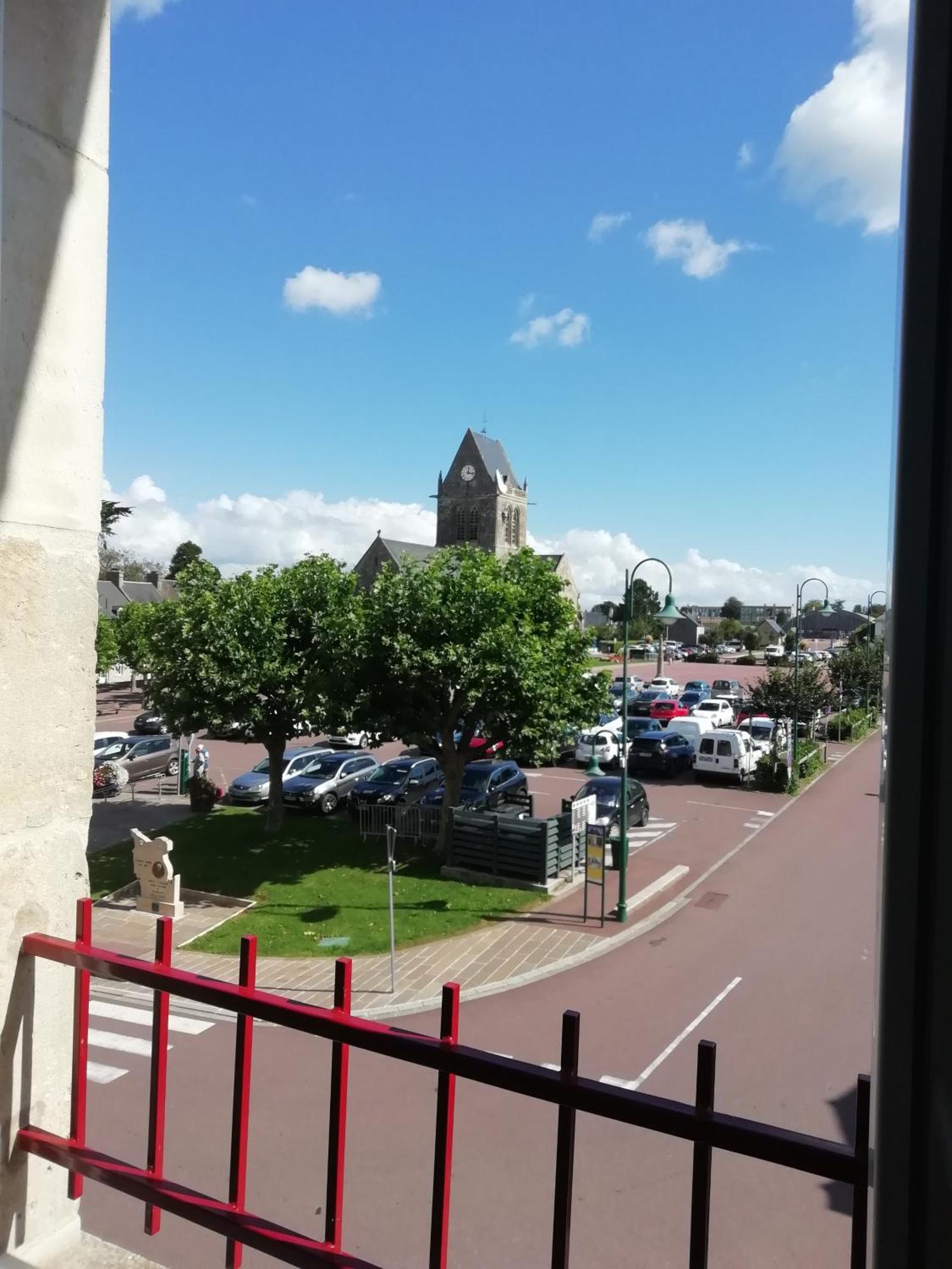 Gite Le Jour J Sainte-Mere-Eglise Exterior photo
